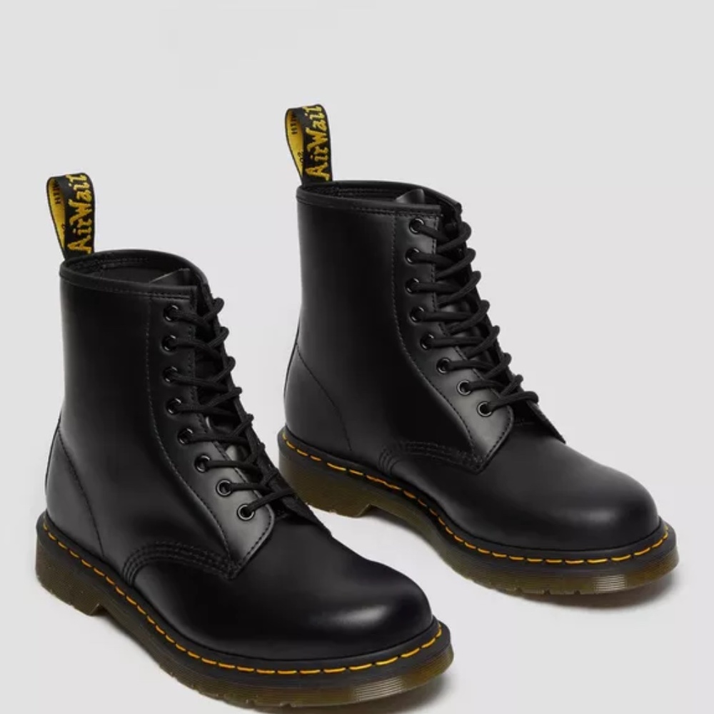 NEW DR. MARTENS 1460 SMOOTH LEATHER LACE UP BOOTS